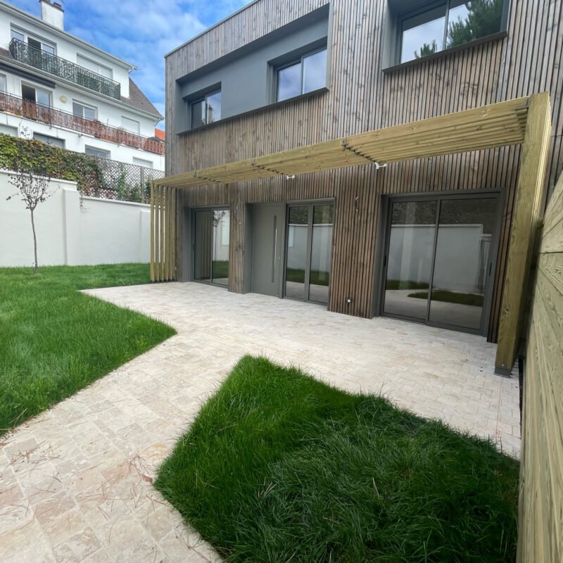 Maison / Loft 146m², terrasse, jardin, cave et parking à Suresnes (92150)