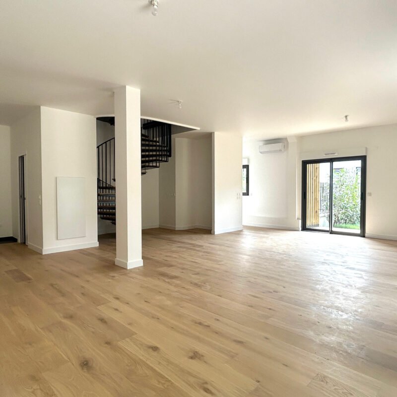 Maison / Loft 144m², terrasse, jardin, cave et parking à Suresnes (92150)