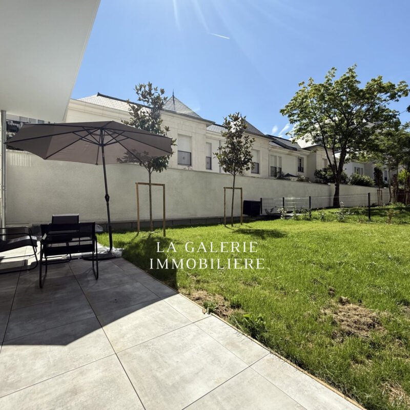 Location meublée – 4 pièces 76,50m², jardin, cave et parkings à Puteaux (92800)