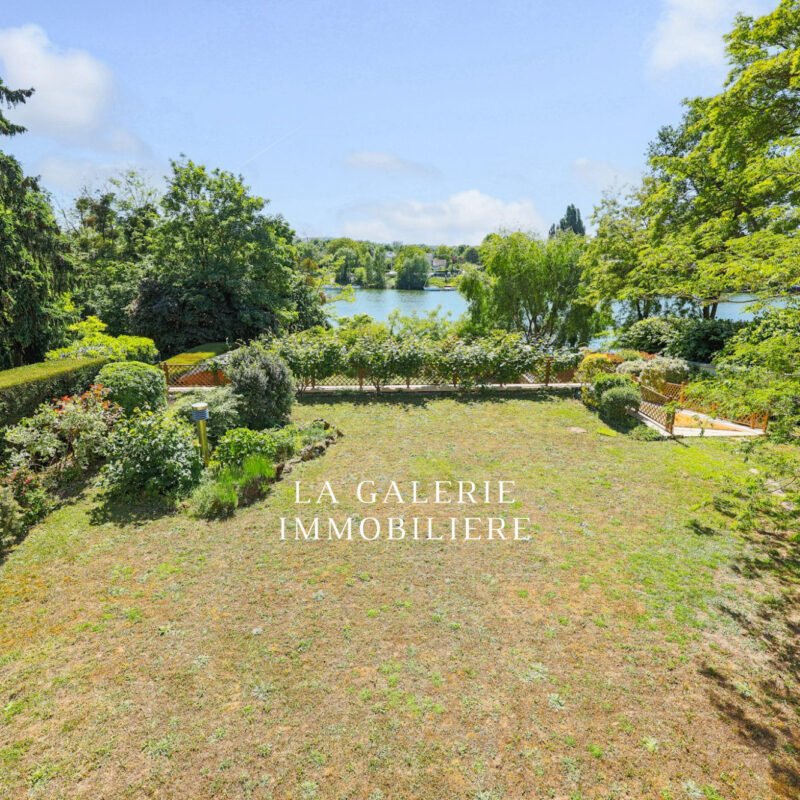 Maison d’architecte, psicine, terrasses, jardin. à Villennes-sur-Seine (78670)