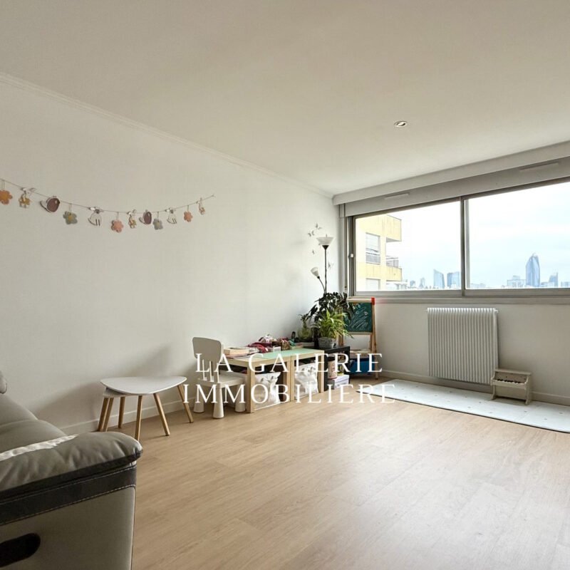 Appartement 4 pièces 98,50m² avec une loggia à Suresnes (92150)