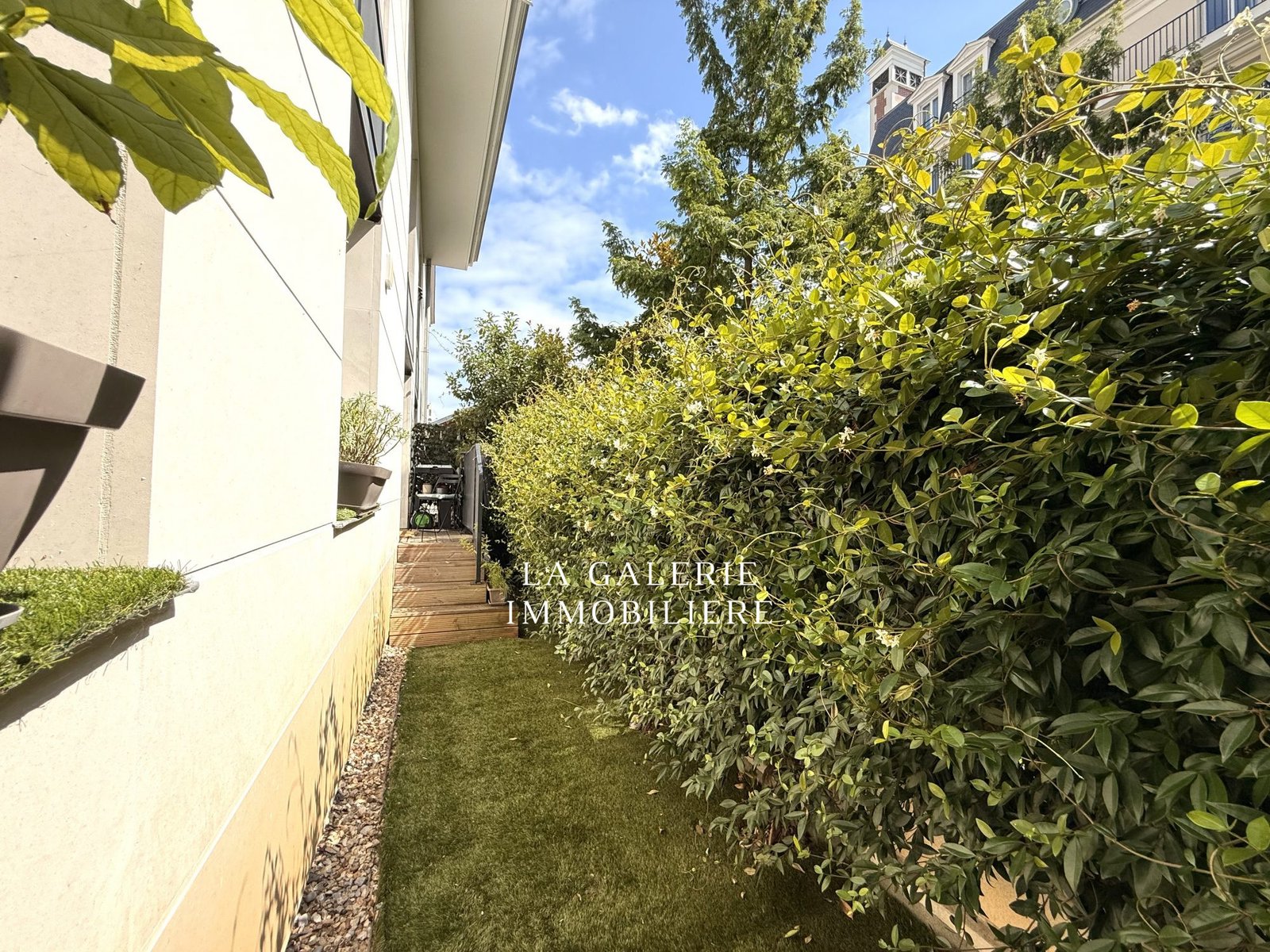 Location meublée 3 pièces, jardin 17m² et grand parking à Puteaux (92800) – Image 2