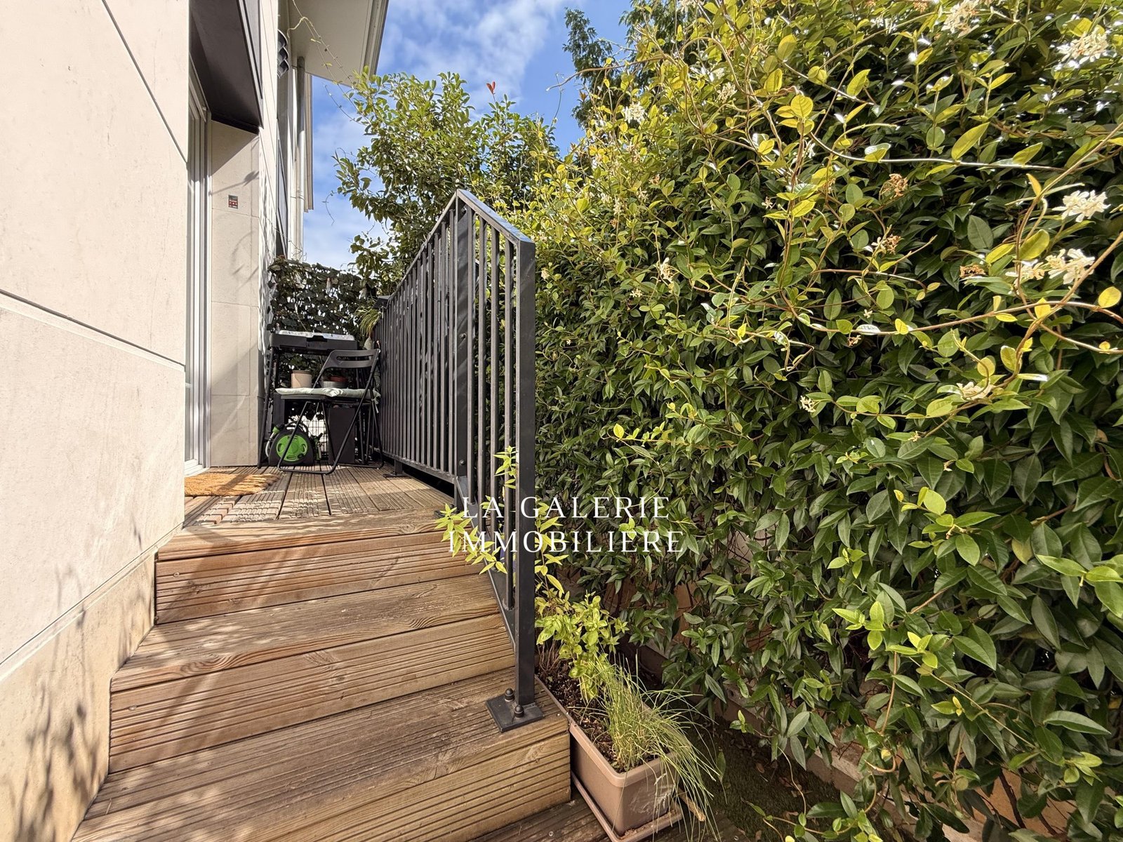 Location meublée 3 pièces, jardin 17m² et grand parking à Puteaux (92800) – Image 4