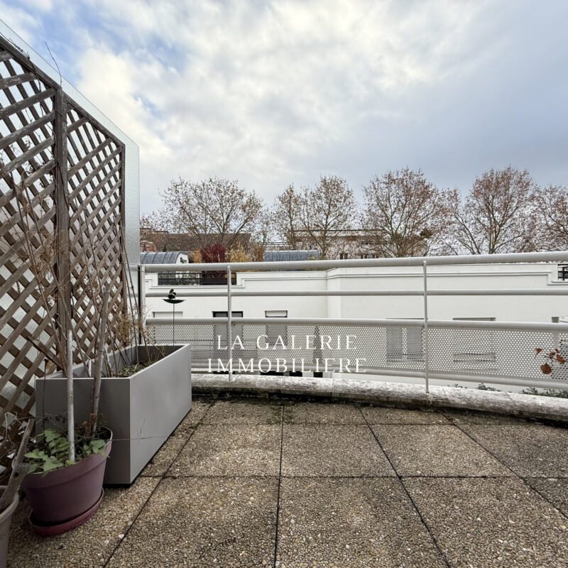 Appartement 3 pièces 65m² balcon, cave et parking à Suresnes (92150)