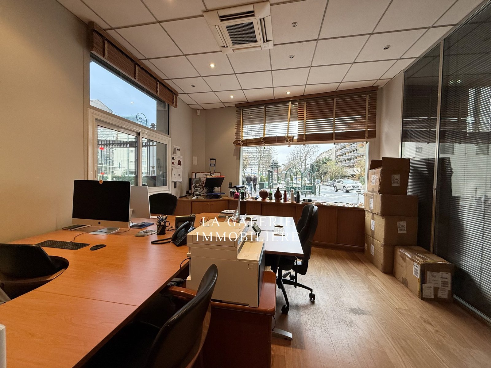 Local/Bureaux à louer avec parking à Puteaux (92800) – Image 2