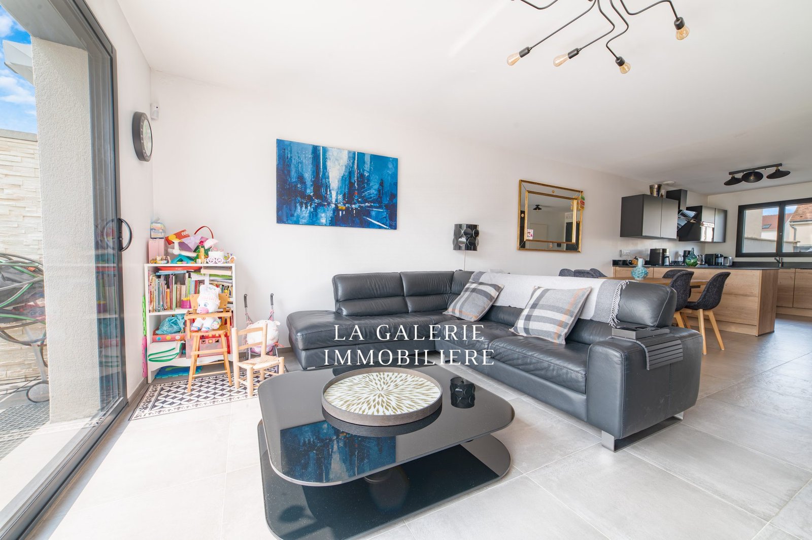 Maison 6 pièces avec terrasse et jardin à Carrières-sur-Seine (78420) – Image 2