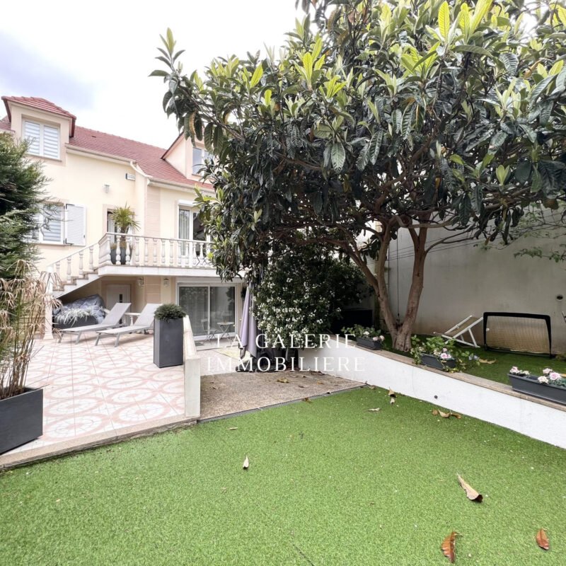 Maison 8 pièces 186m², jardin de 400m² et dépendance à Nanterre (92000)