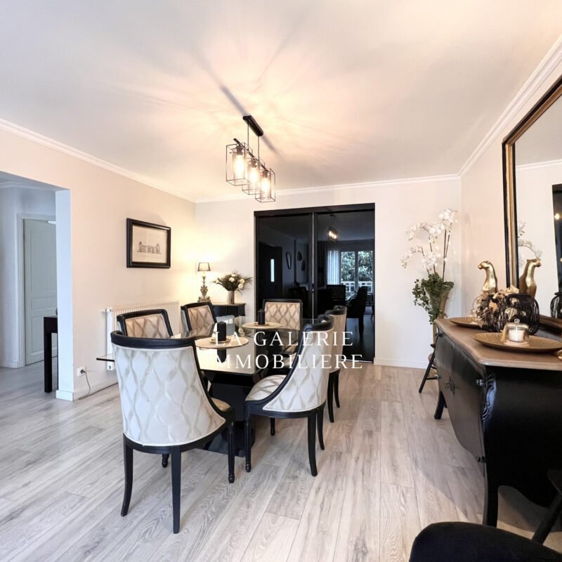 Maison 8 pièces 186m², jardin de 400m² et dépendance à Nanterre (92000)