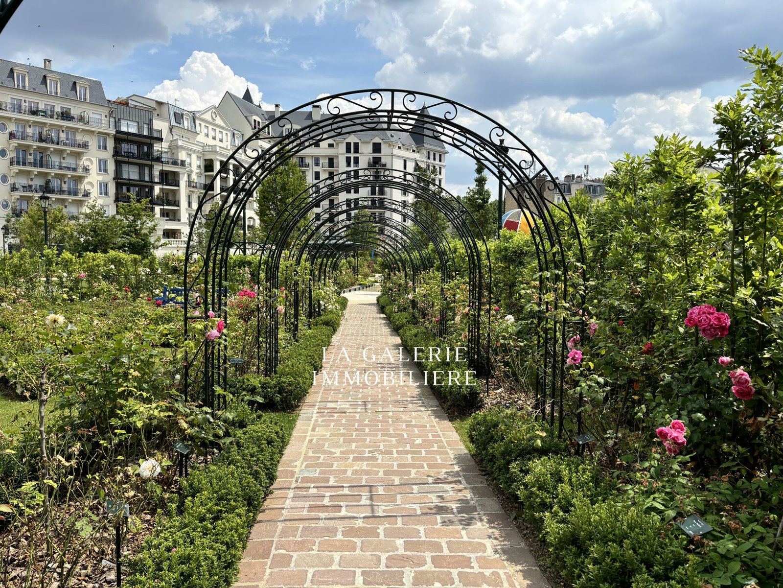 Appartement 4 pièces 72 m², Balcon et Parking à Puteaux (92800) – Image 3