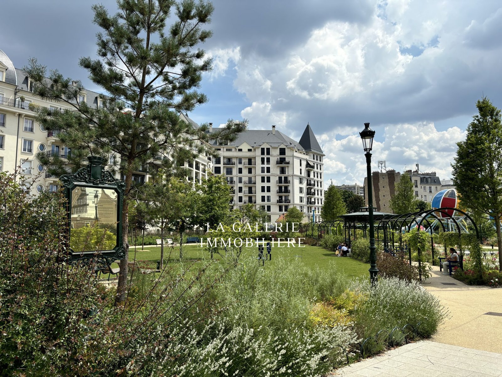 Appartement 4 pièces 72 m², Balcon et Parking à Puteaux (92800) – Image 2