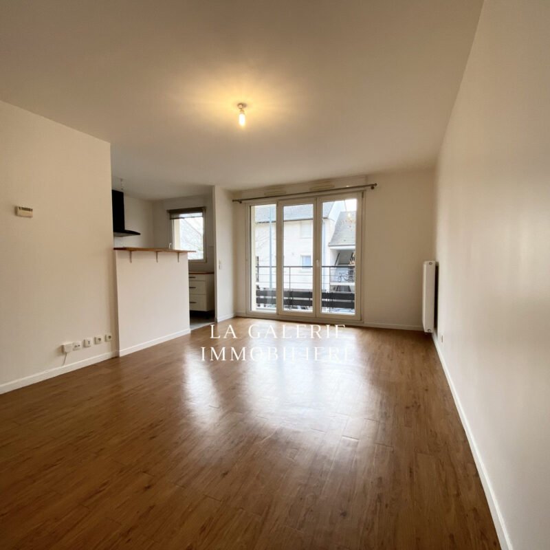 Location non meublée – 2 pièces, terasse 5m², cave et grand parking fermé à Montigny-le-Bretonneux (78180)