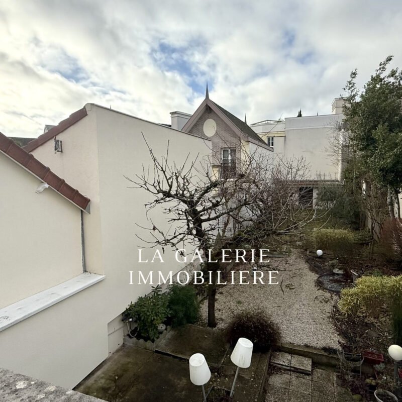 Maison 6 pièces, jardin, terrasses, dépendance et caves à Puteaux (92800)