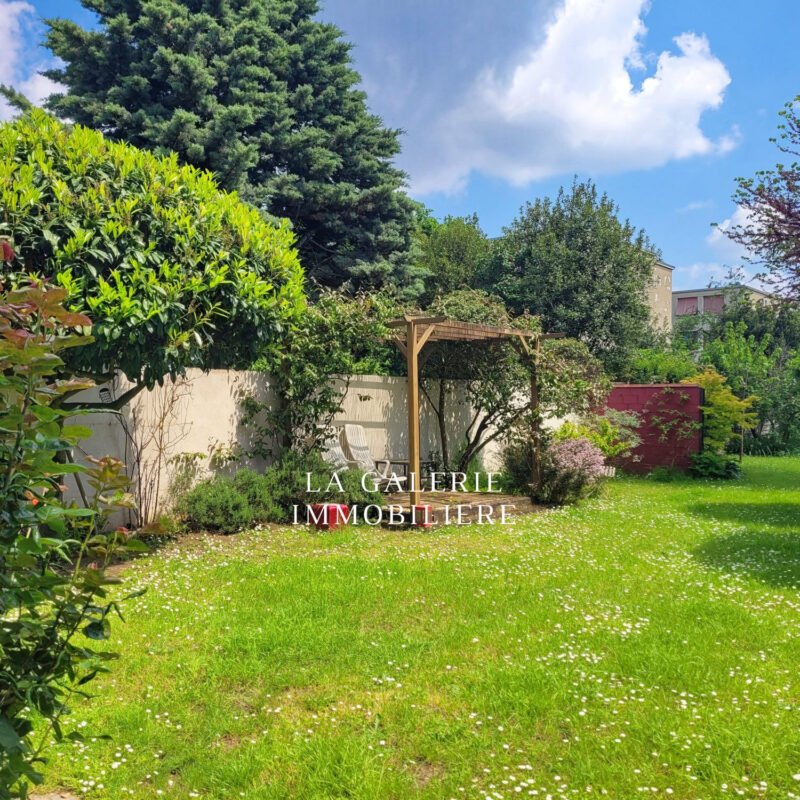 Maison, 5 chambres et terrain arboré de 800m² à Nanterre (92000)