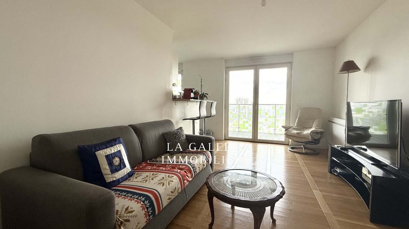 Appartement 2 pièces 45,71 m², balcon + Cave + Parking à Courbevoie (92400) – Image 2