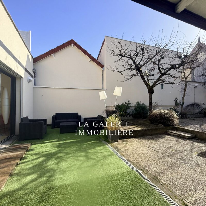 Maison 6 pièces, jardin, terrasses, dépendance et caves à Puteaux (92800)