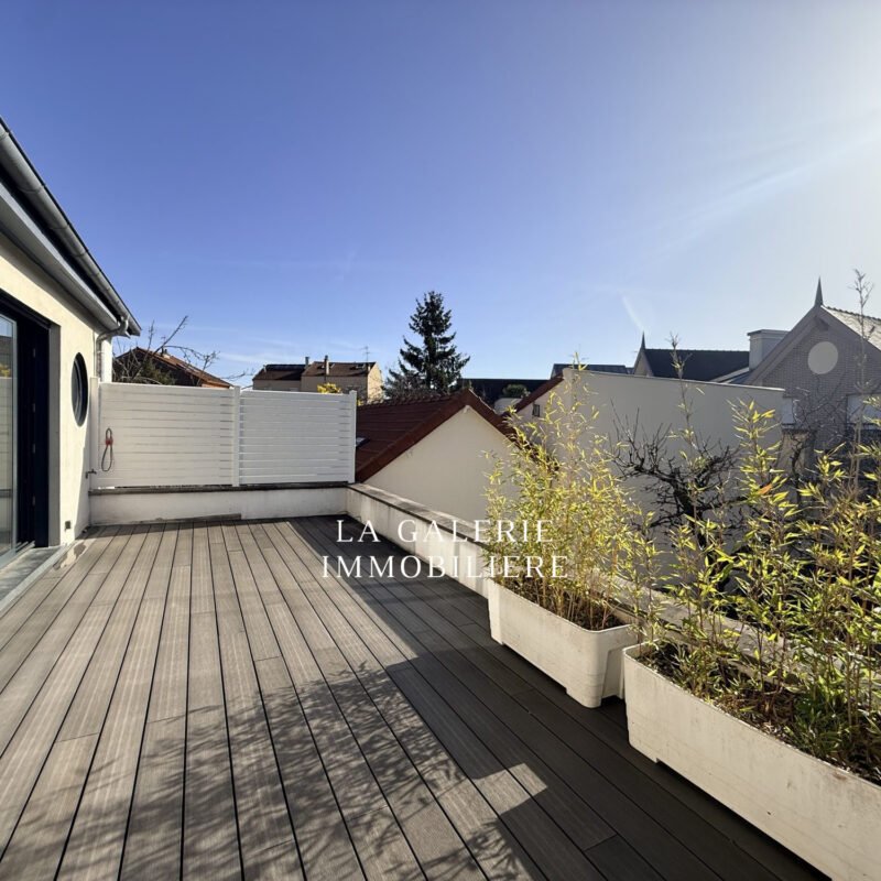 Maison 6 pièces, jardin, terrasses, dépendance et caves à Puteaux (92800)