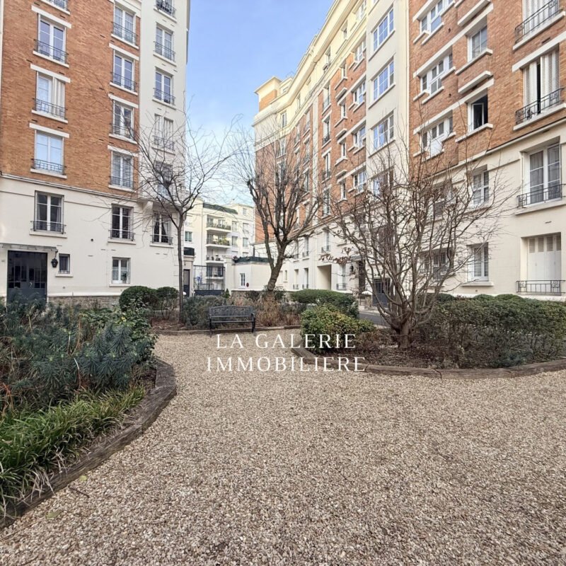 2 pièces rénové par une architecte avec cave à Courbevoie (92400)