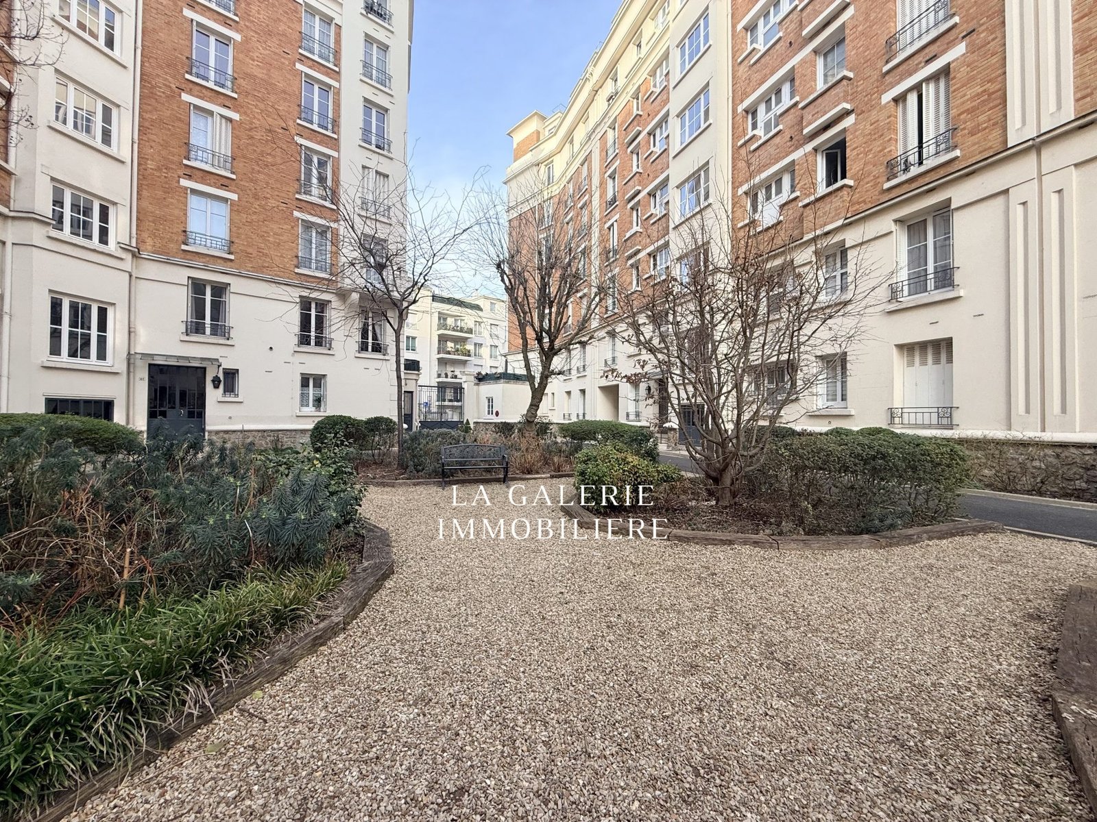 2 pièces rénové par une architecte avec cave à Courbevoie (92400) – Image 9