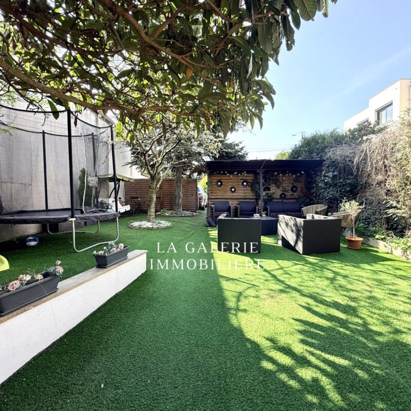 Maison 8 pièces 186m², jardin de 400m² et dépendance à Nanterre (92000)