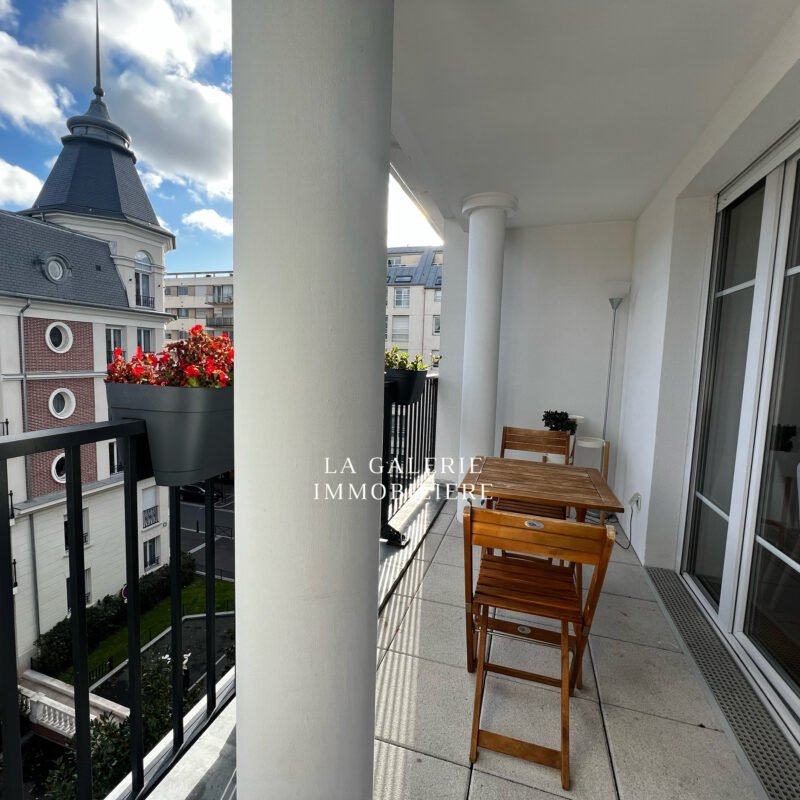 Location meublée 3 pièces 65m², balcon et parking à Puteaux (92800)