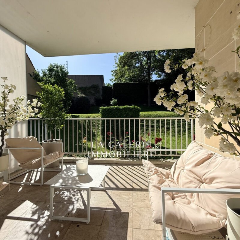 Appartement 4 pièces terrasse, cave et parking à Puteaux (92800)