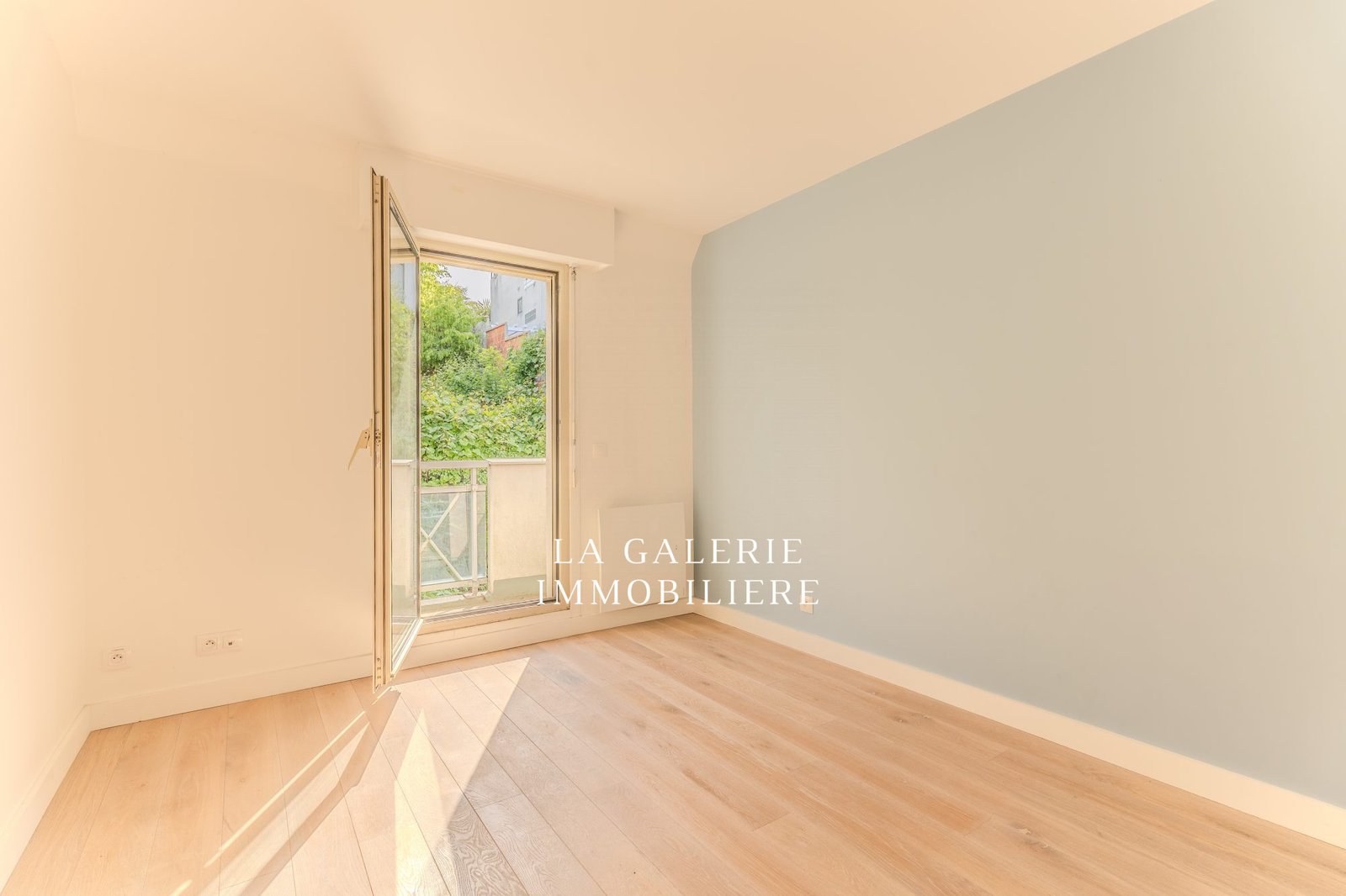 Suresnes – Quartier Liberté – Appartement 4 pièces 99 m² – Vue Tour Eiffel & vue dégagée – Balcon – Tram La Défense 8 min à Suresnes (92150) – Image 5