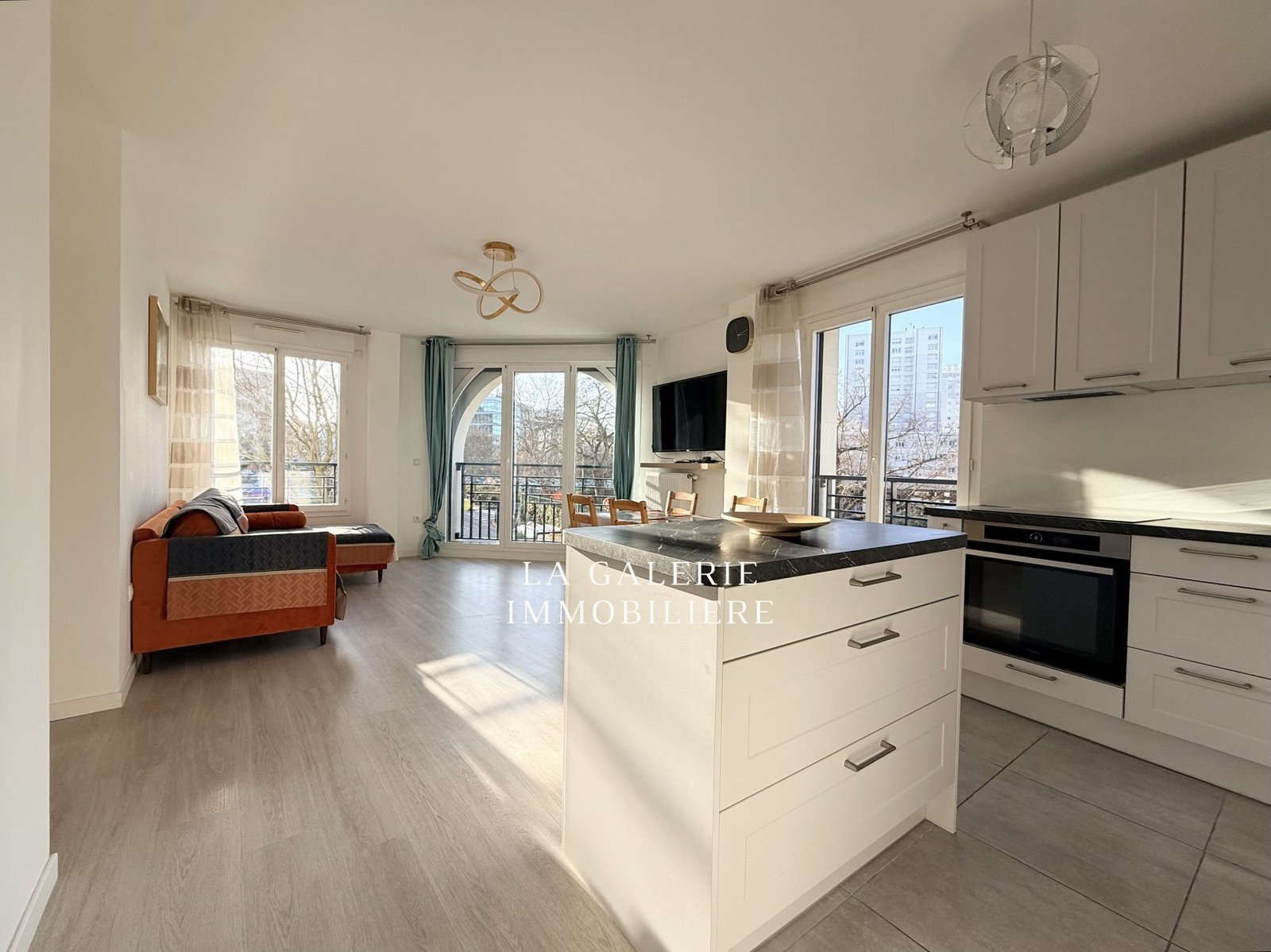 Location meublée - 3 pièces 65 m² avec cave et parking à Puteaux (92800) – Image 2