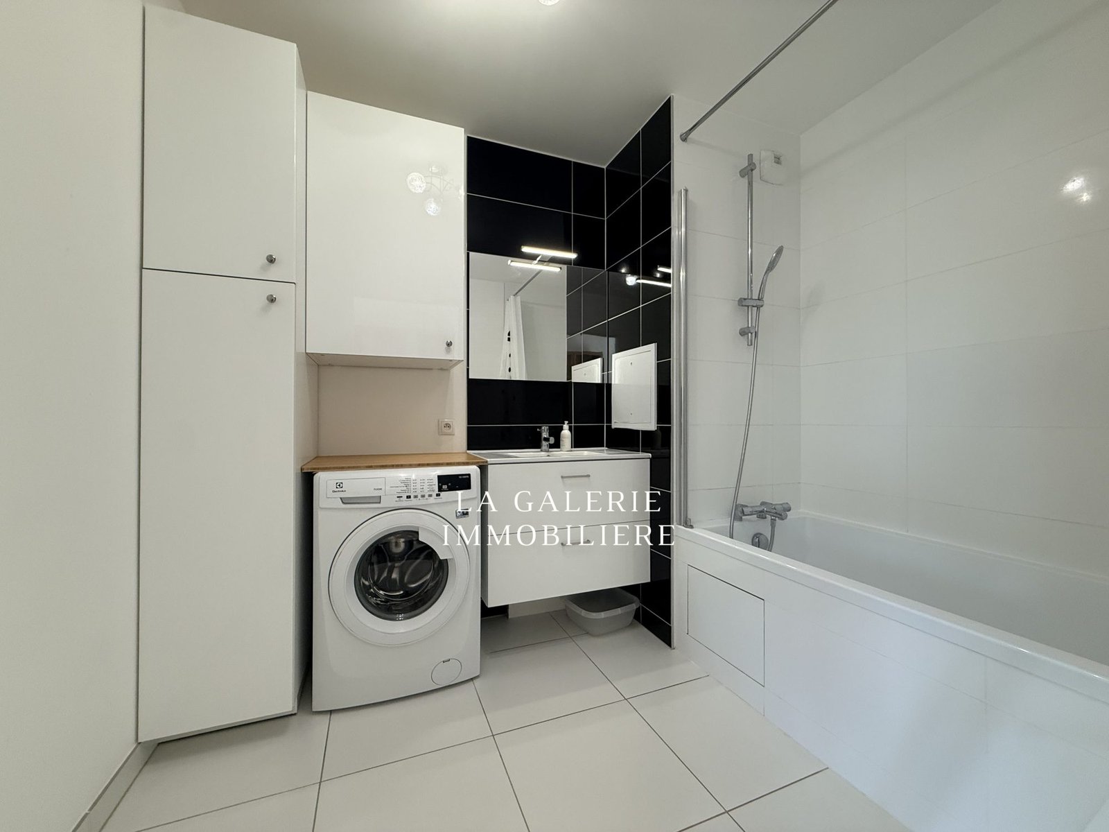 Location meublée - 3 pièces 65 m² avec cave et parking à Puteaux (92800) – Image 4