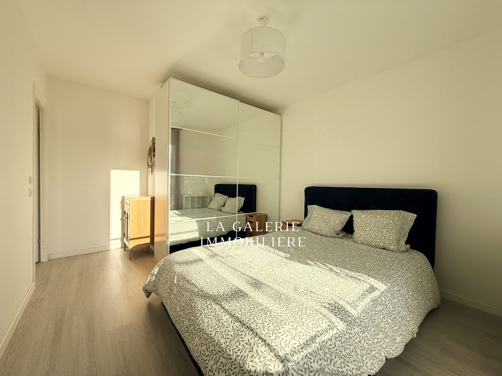 Location meublée - 3 pièces 65 m² avec cave et parking à Puteaux (92800) – Image 6
