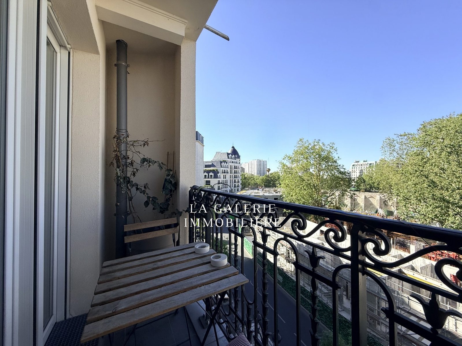 Location 2 pièces meublée avec loggia et balcon à Puteaux (92800) – Image 2