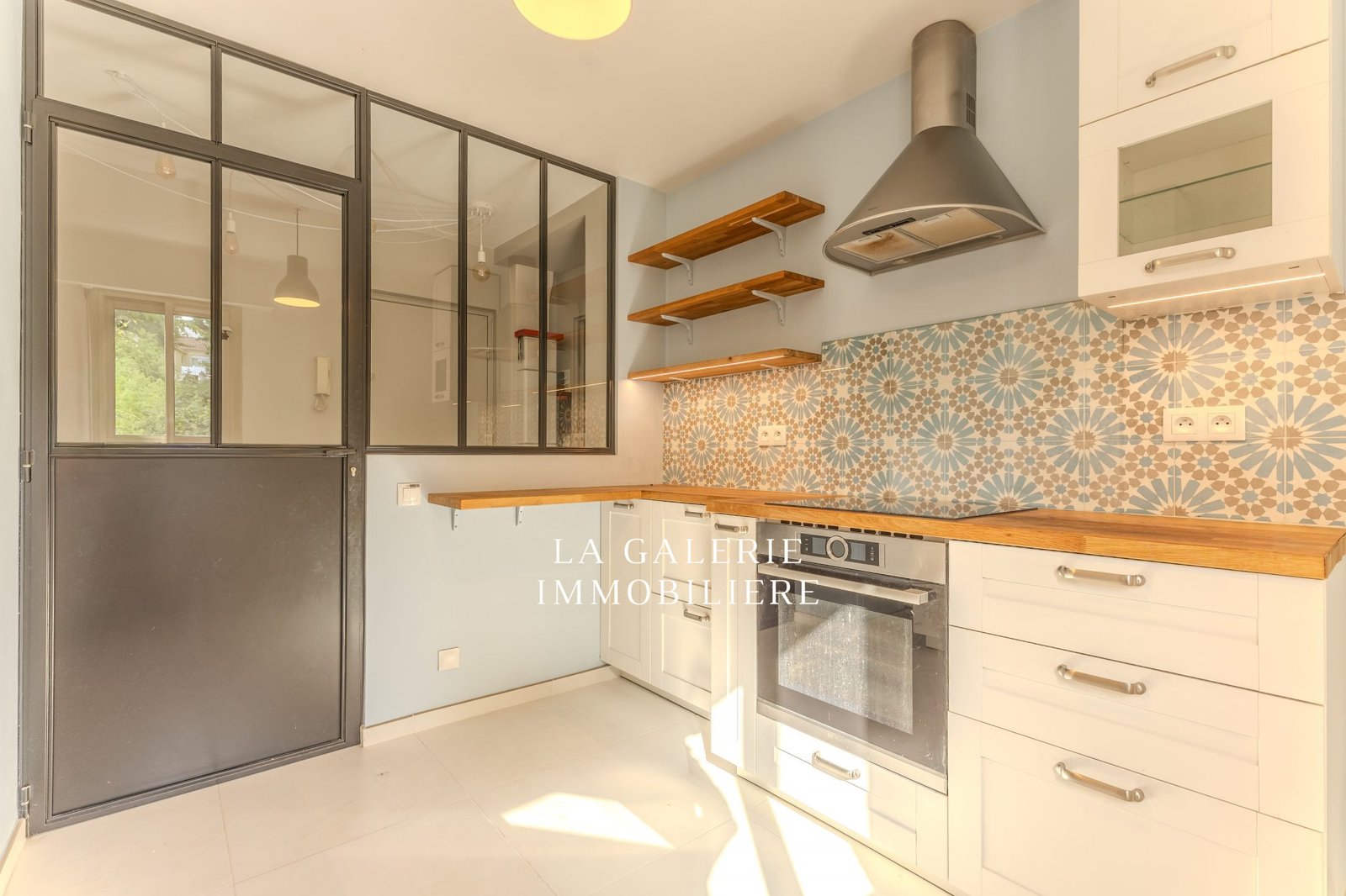 Suresnes Limite Puteaux – Appartement 4 pièces 99 m² – Vue Tour Eiffel & vue dégagée – Balcon – Tram La Défense 8 min à Suresnes (92150) – Image 3