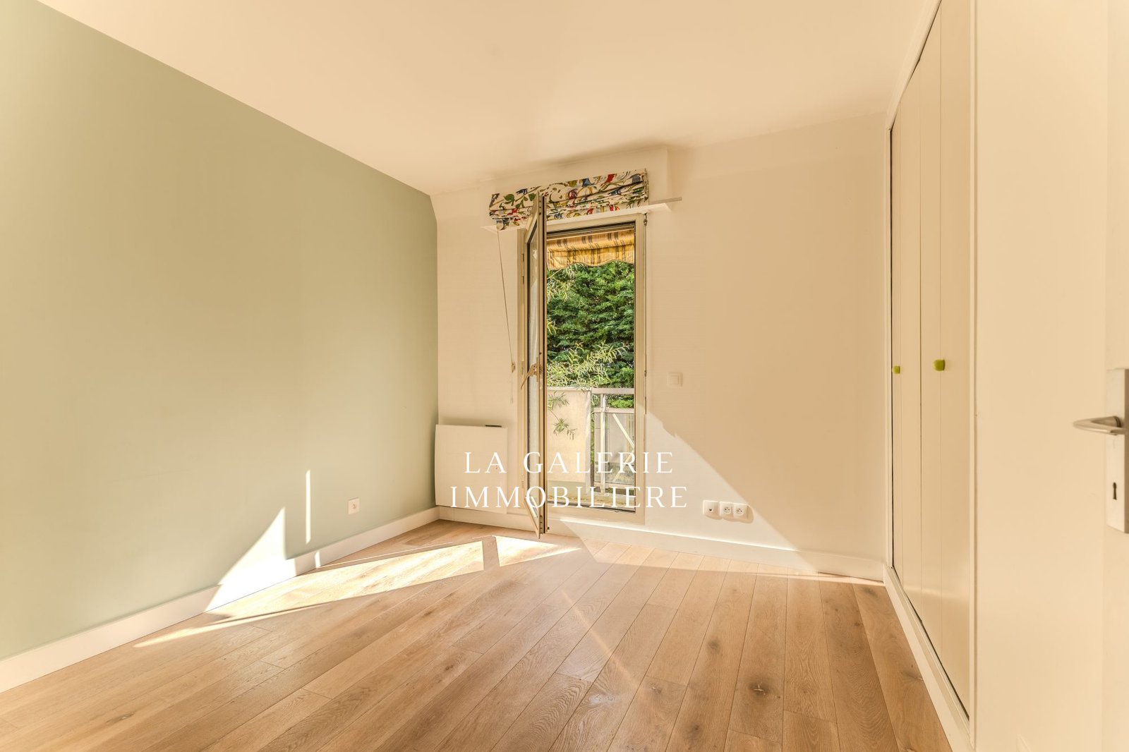 Suresnes Limite Puteaux – Appartement 4 pièces 99 m² – Vue Tour Eiffel & vue dégagée – Balcon – Tram La Défense 8 min à Suresnes (92150) – Image 5