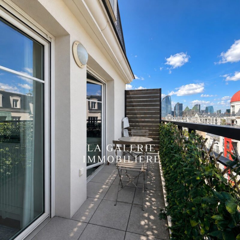 Location meublée 4 pièces, terrasse, balcon et parking à Puteaux (92800)