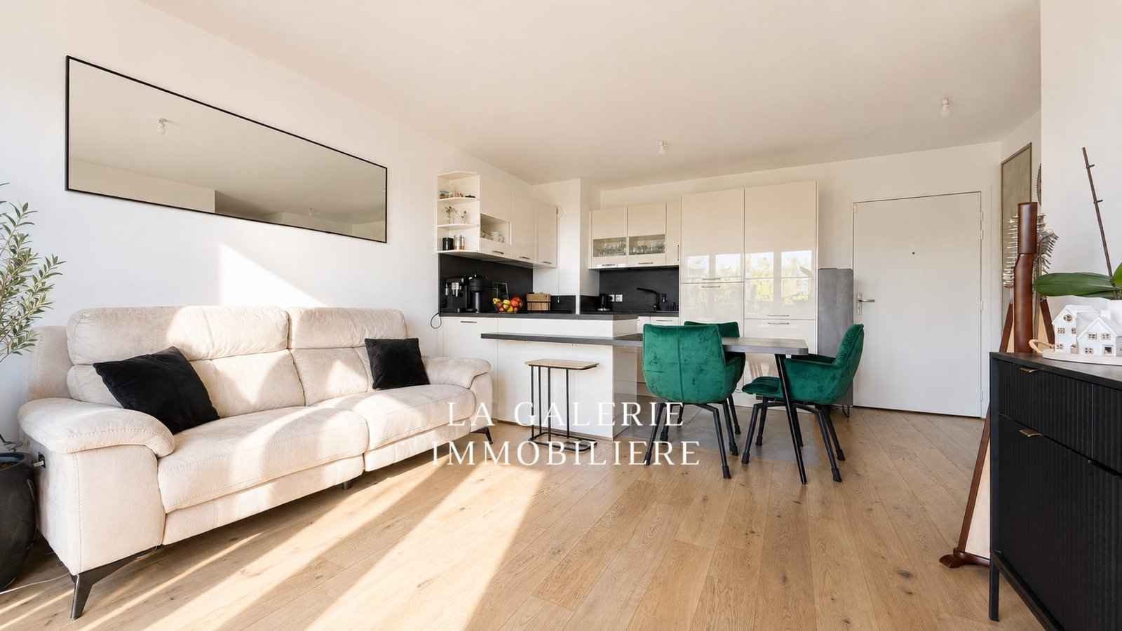 Location meublée - 3 pièces 56m², balcon et parking à Puteaux (92800) – Image 2