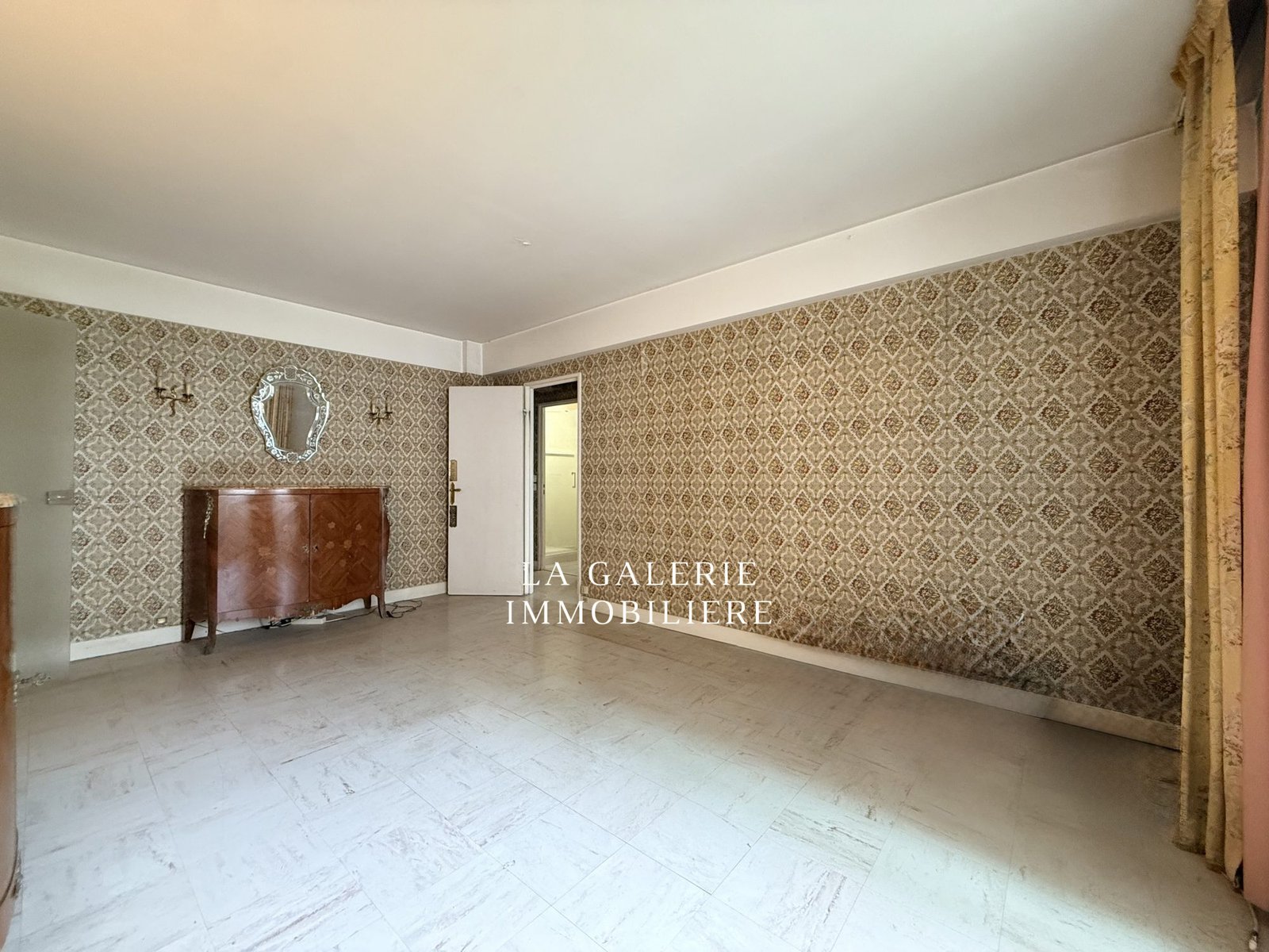Appartement 4 pièces à rénover avec balcon, cave et 2 parkings à Puteaux (92800) – Image 2