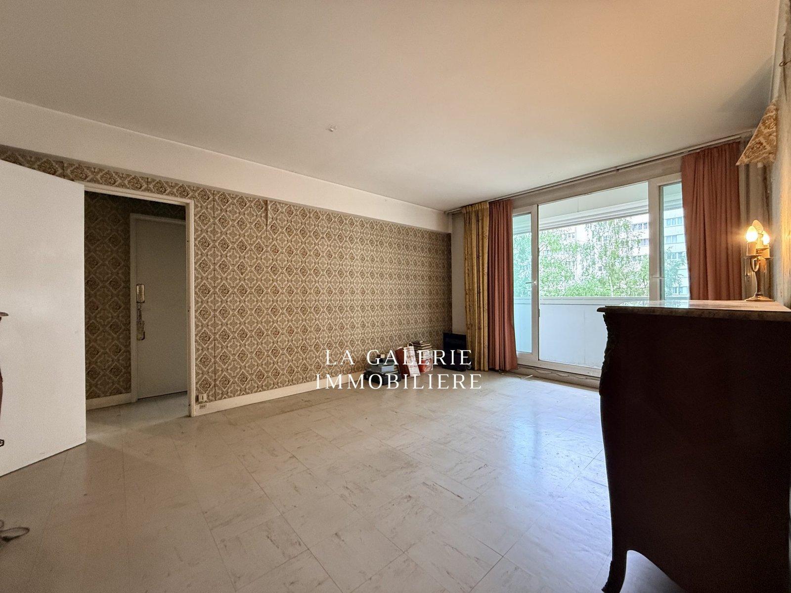 Appartement 4 pièces à rénover avec balcon, cave et 2 parkings à Puteaux (92800) – Image 4