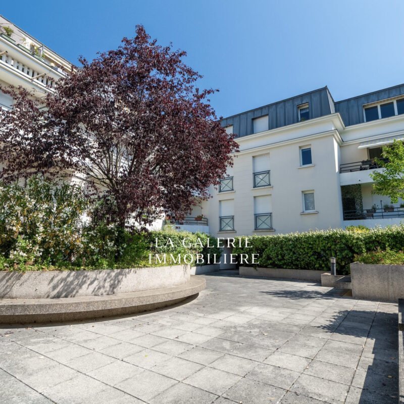 NANTERRE CENTRE-VILLE – 7 MIN RER A – 3 PIÈCES (POSSIBLE 2 PIÈCES) – PIÈCE DE VIE 43,5 m² – BALCON & TERRASSE – PARKING – EXCELLENT DPE à Nanterre (92000)