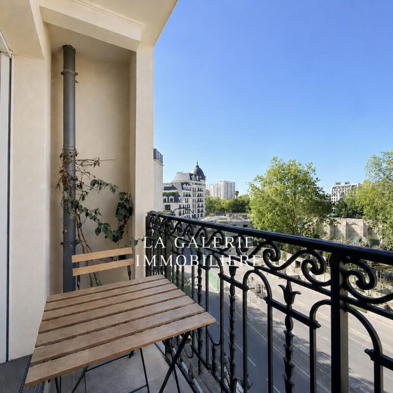 Location meublée – 2 pièces avec loggia et balcon + parking à Puteaux (92800)