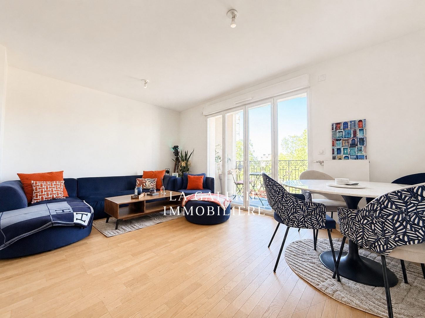 Location meublée - 2 pièces avec loggia et balcon + parking à Puteaux (92800) – Image 2