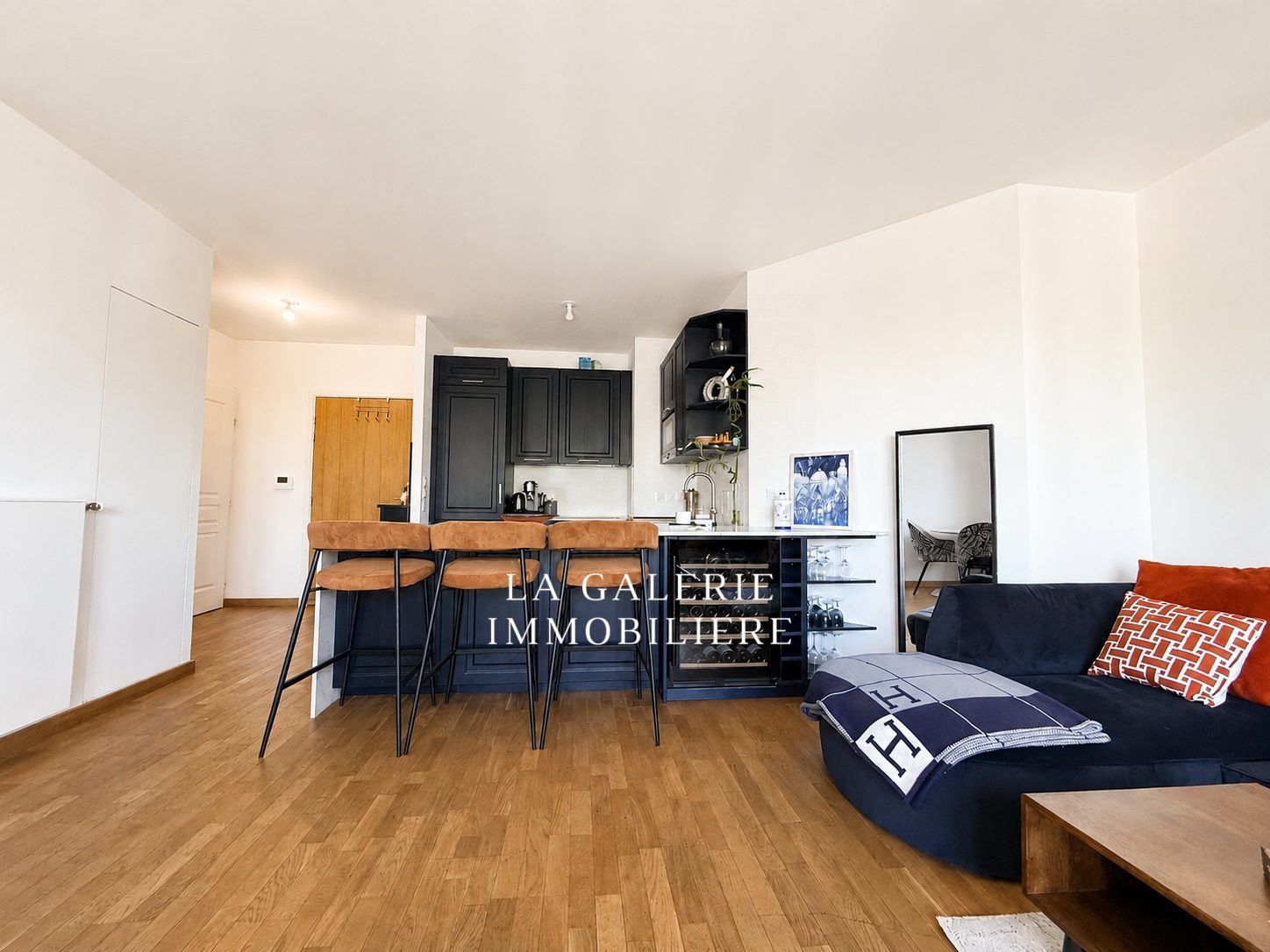 Location meublée - 2 pièces avec loggia et balcon + parking à Puteaux (92800) – Image 3