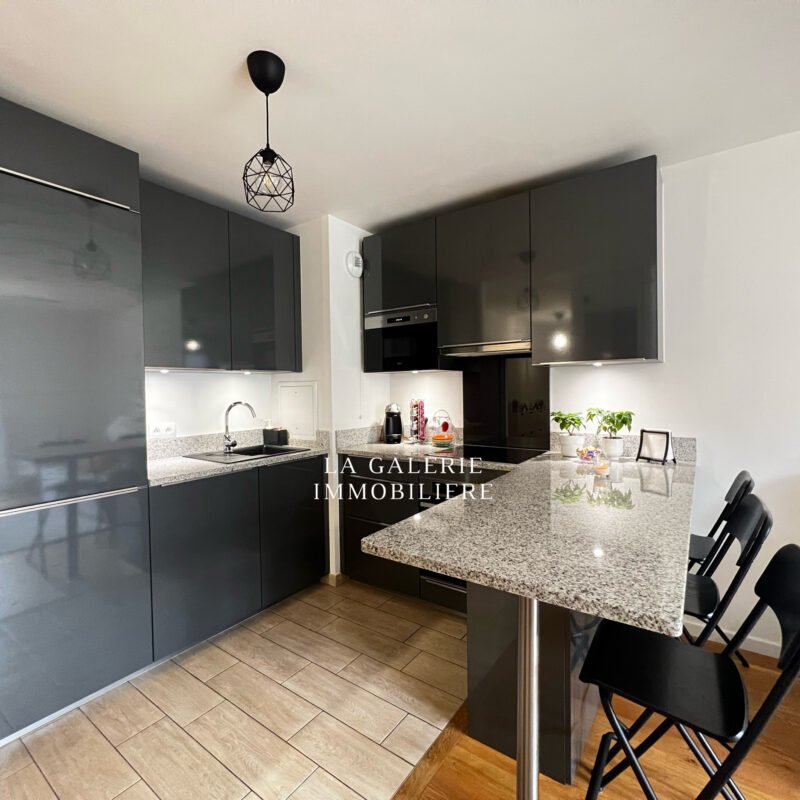 Location meublée – 3 pièces 64m², balcon et parking à Puteaux (92800)