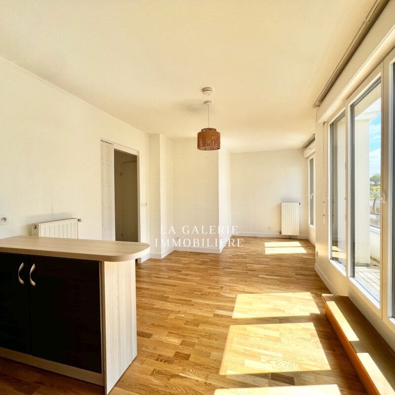 Appartement 2 pièces, balcon et parking à Puteaux (92800)