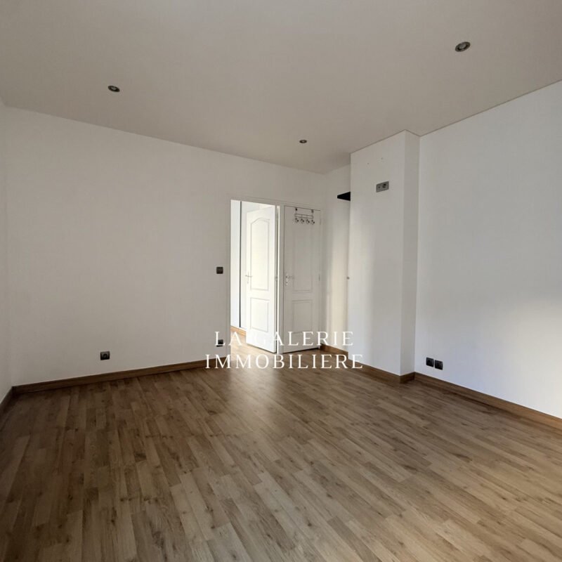 Appartement 2 pièces 32,10 m² et cave à Puteaux (92800)