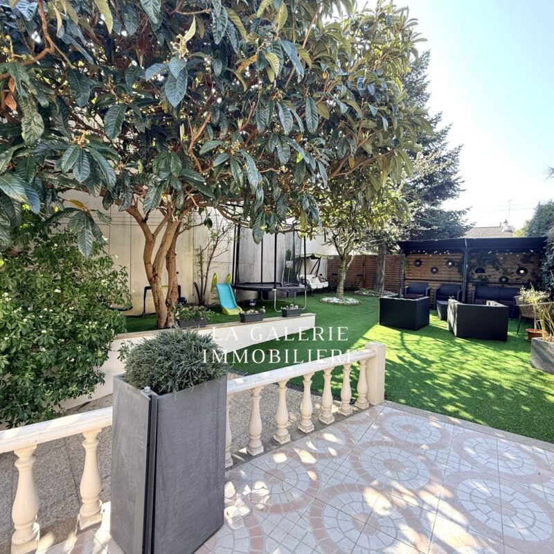 Maison 8 pièces, jardin de 400m² et dépendance à Nanterre (92000)