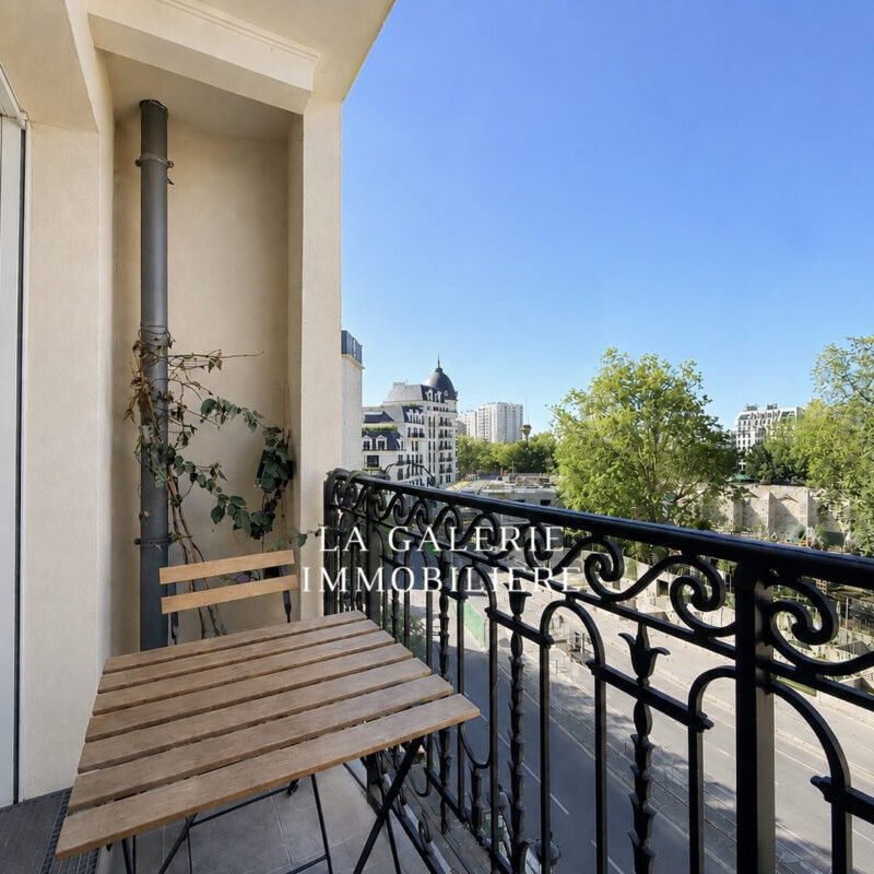 Location meublée – 2 pièces avec loggia et balcon + parking à Puteaux (92800)