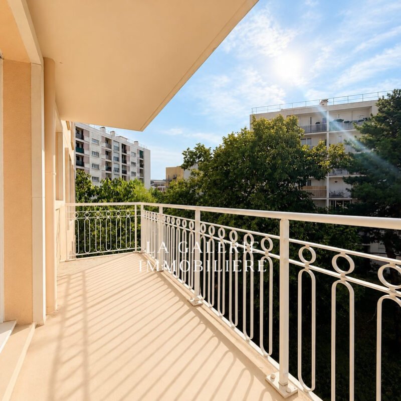 Appartement 5 pièces avec 2 balcons, cave et parking à Suresnes (92150)