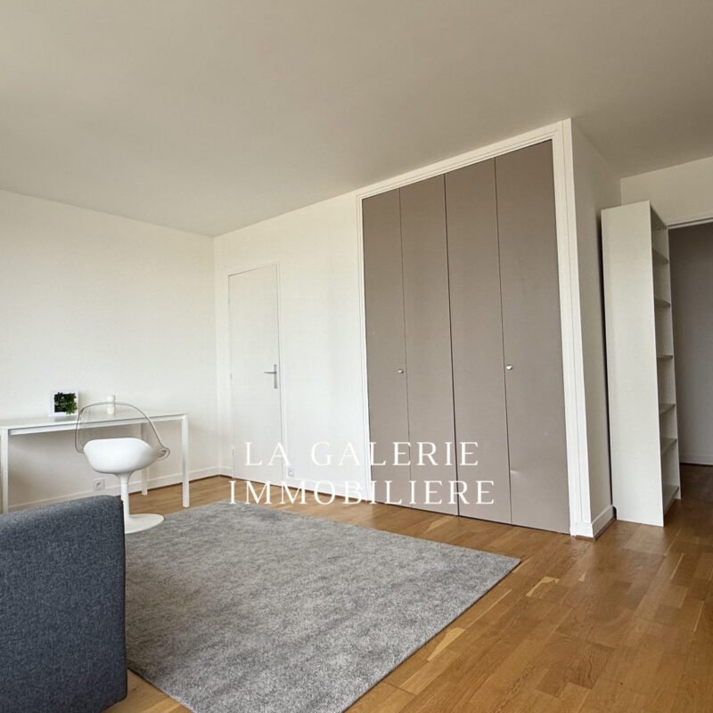 Location meublée – Studio 39 m² avec balcon et vue dégagée à Puteaux (92800)