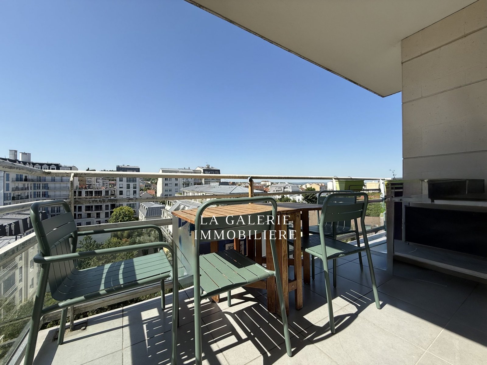 Appartement 4 pièces cave + parking à Puteaux (92800) – Image 2