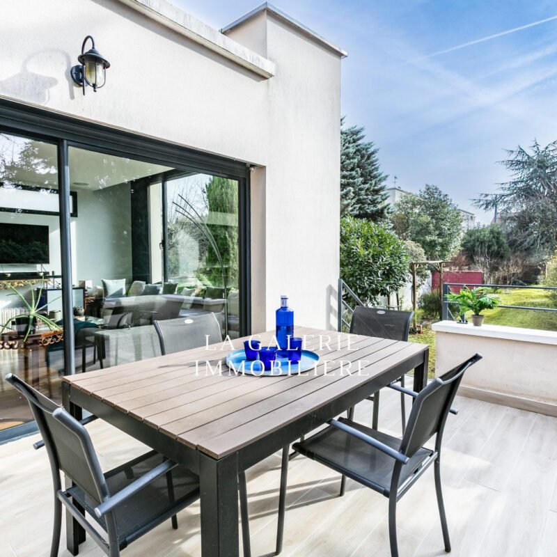 Maison, 5 chambres et terrain arboré de 800 m² à Nanterre (92000)