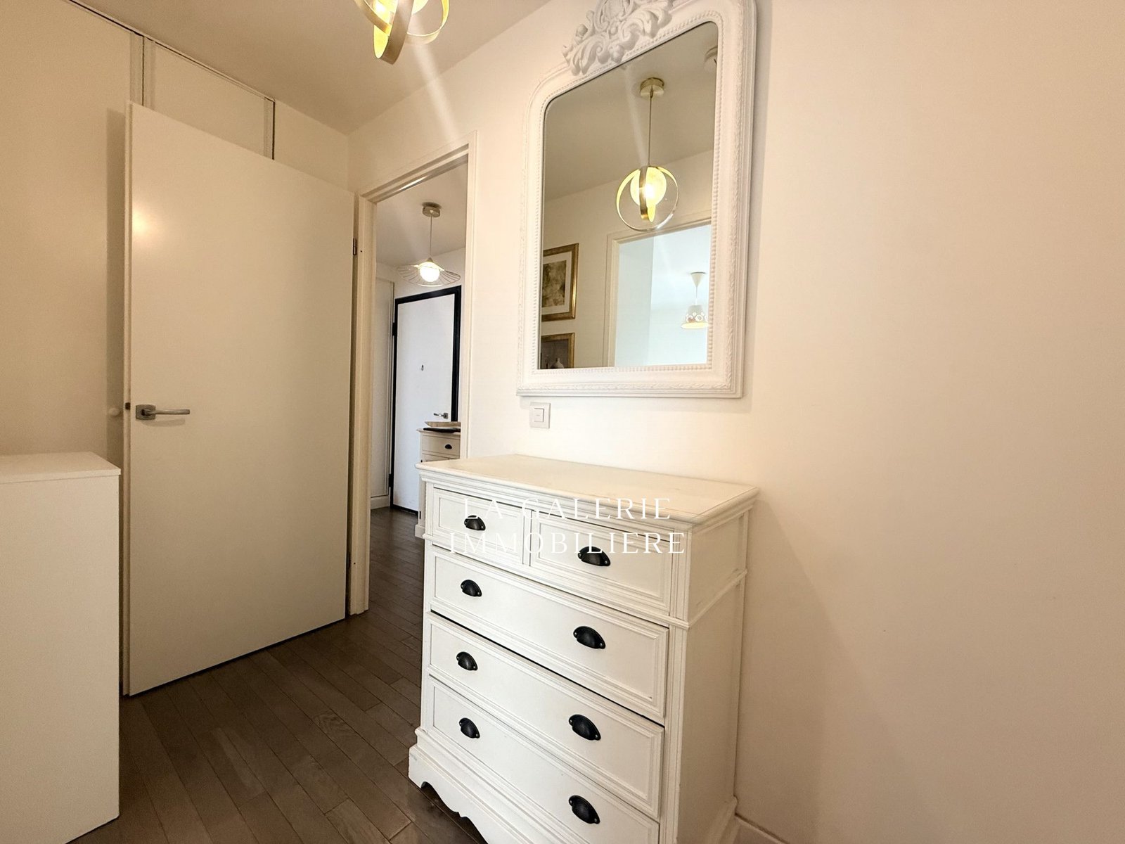 Location meublée - 3 pièces 63 m² et parking à Puteaux (92800) – Image 5